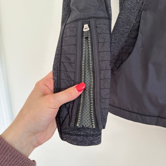 Lululemon Rebel Runner Jacket in Black / Wee Stripe Black Heathered Black 4 - Picture 7 of 15